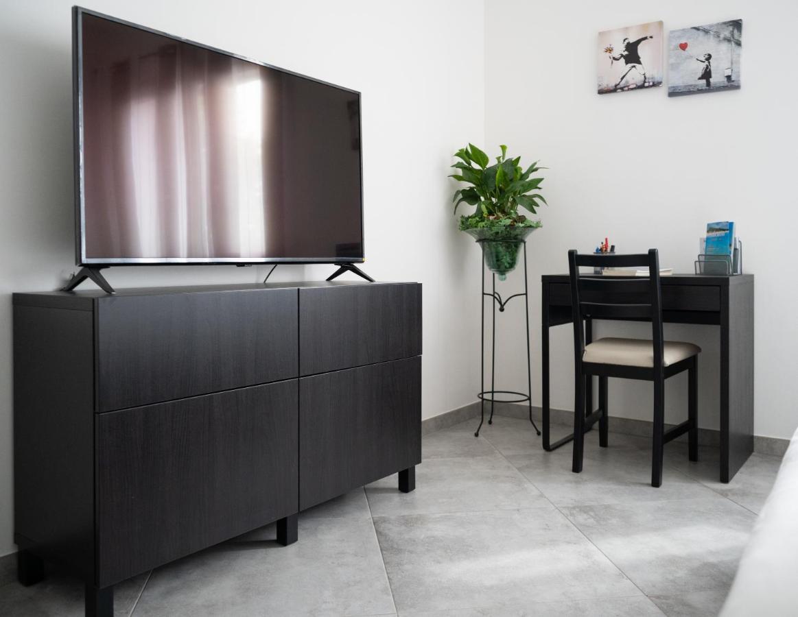 Brand New Studio With Garage - Close To The Beach アックーアリカ・デル・カーポ エクステリア 写真
